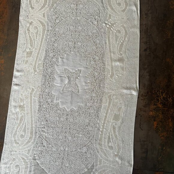 NWT Vince Camuto Extra Long Light Grey Metallic Scarf/Wrap with Fringe - Picture 9 of 11